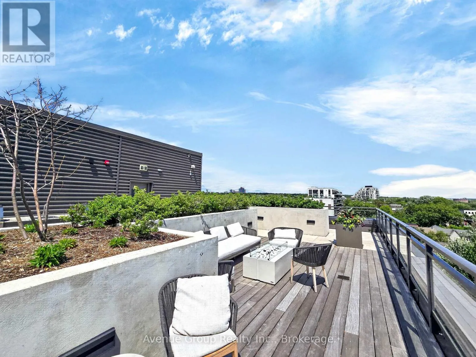 202 - 1285 QUEEN STREET E