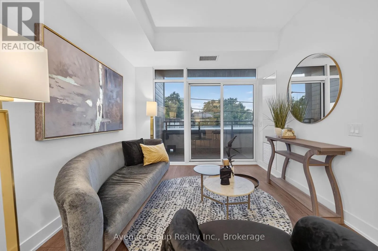 202 - 1285 QUEEN STREET E