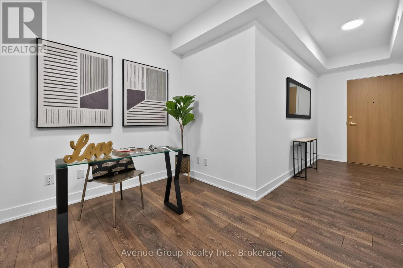 202 - 1285 QUEEN STREET E