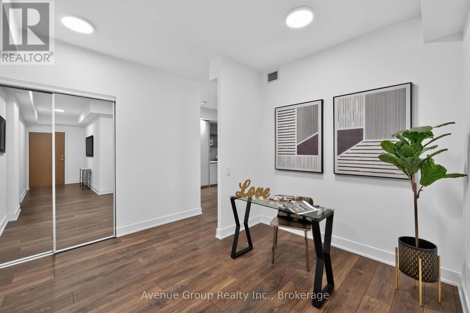 202 - 1285 QUEEN STREET E