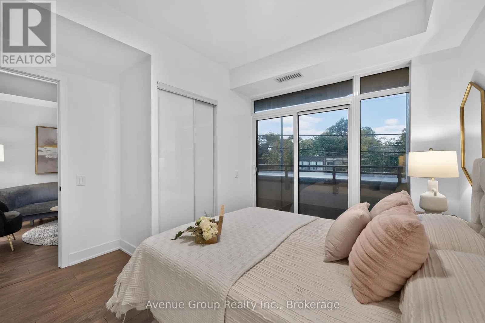 202 - 1285 QUEEN STREET E