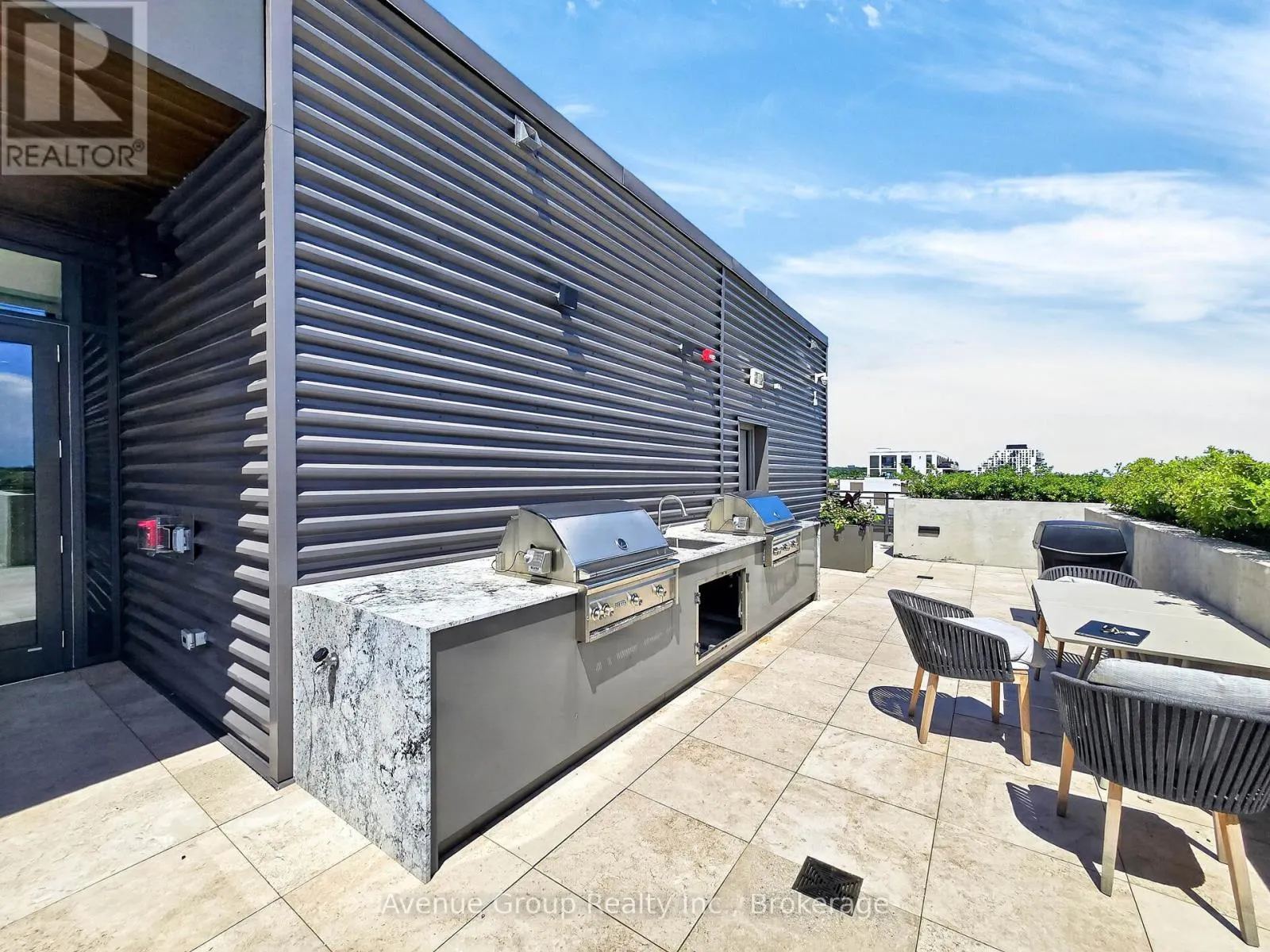202 - 1285 QUEEN STREET E