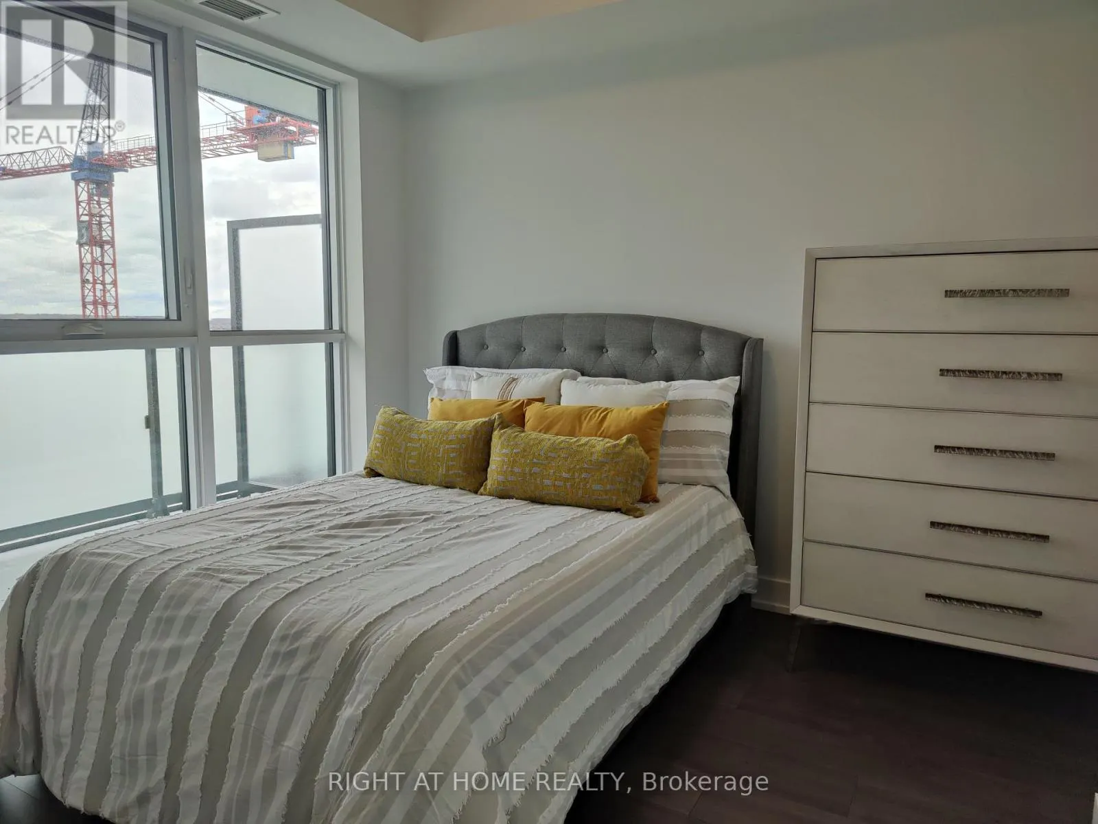 2214 - 2550 SIMCOE STREET N