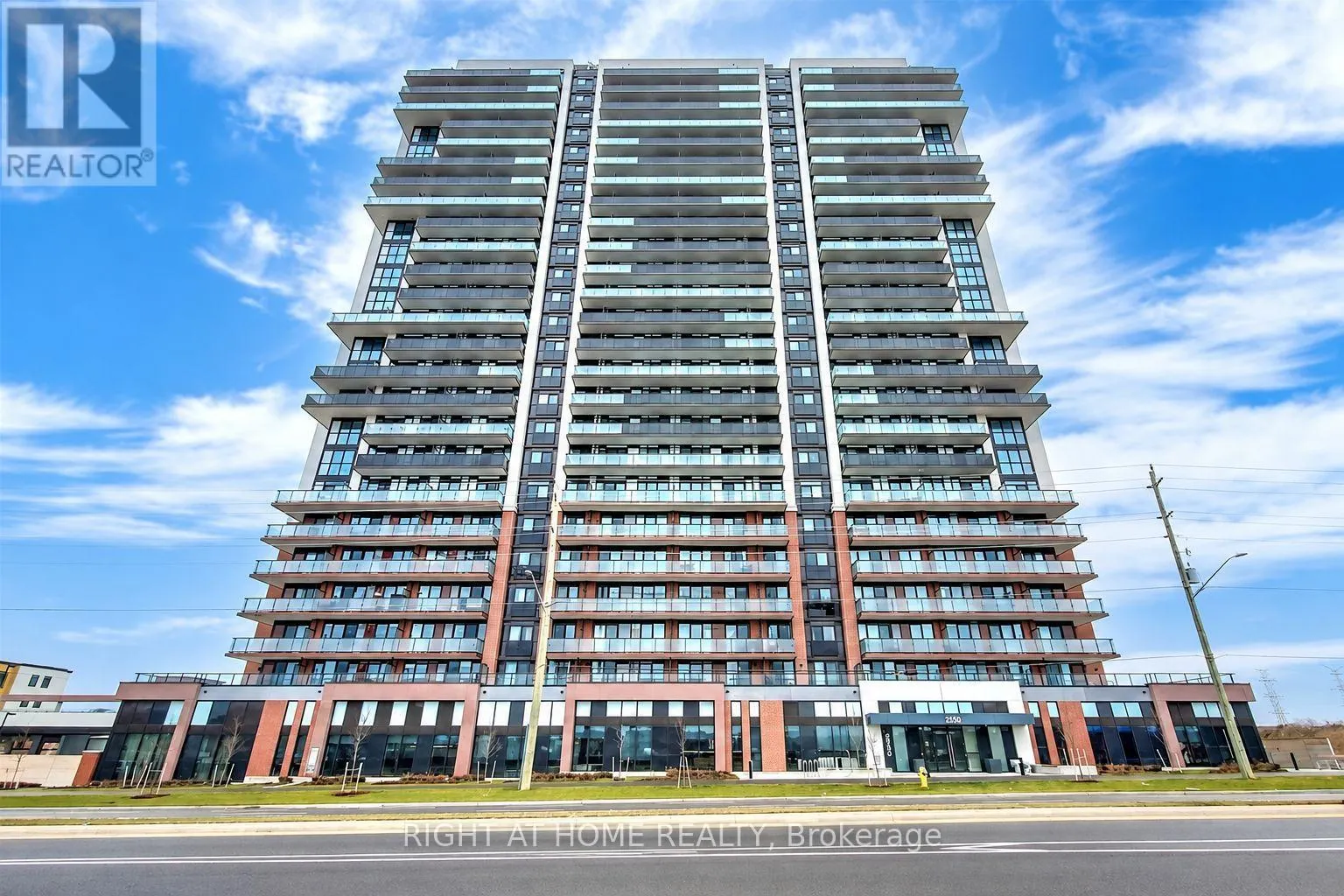 2214 - 2550 SIMCOE STREET N