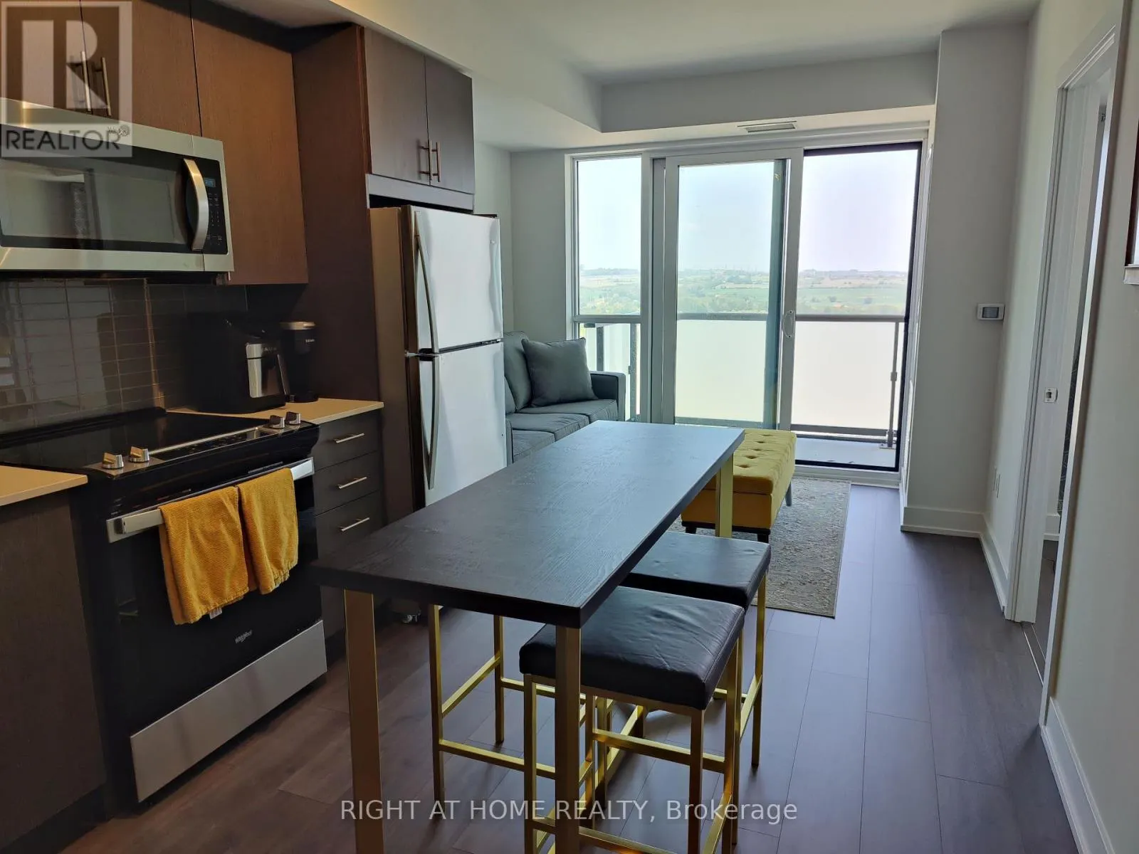 2214 - 2550 SIMCOE STREET N
