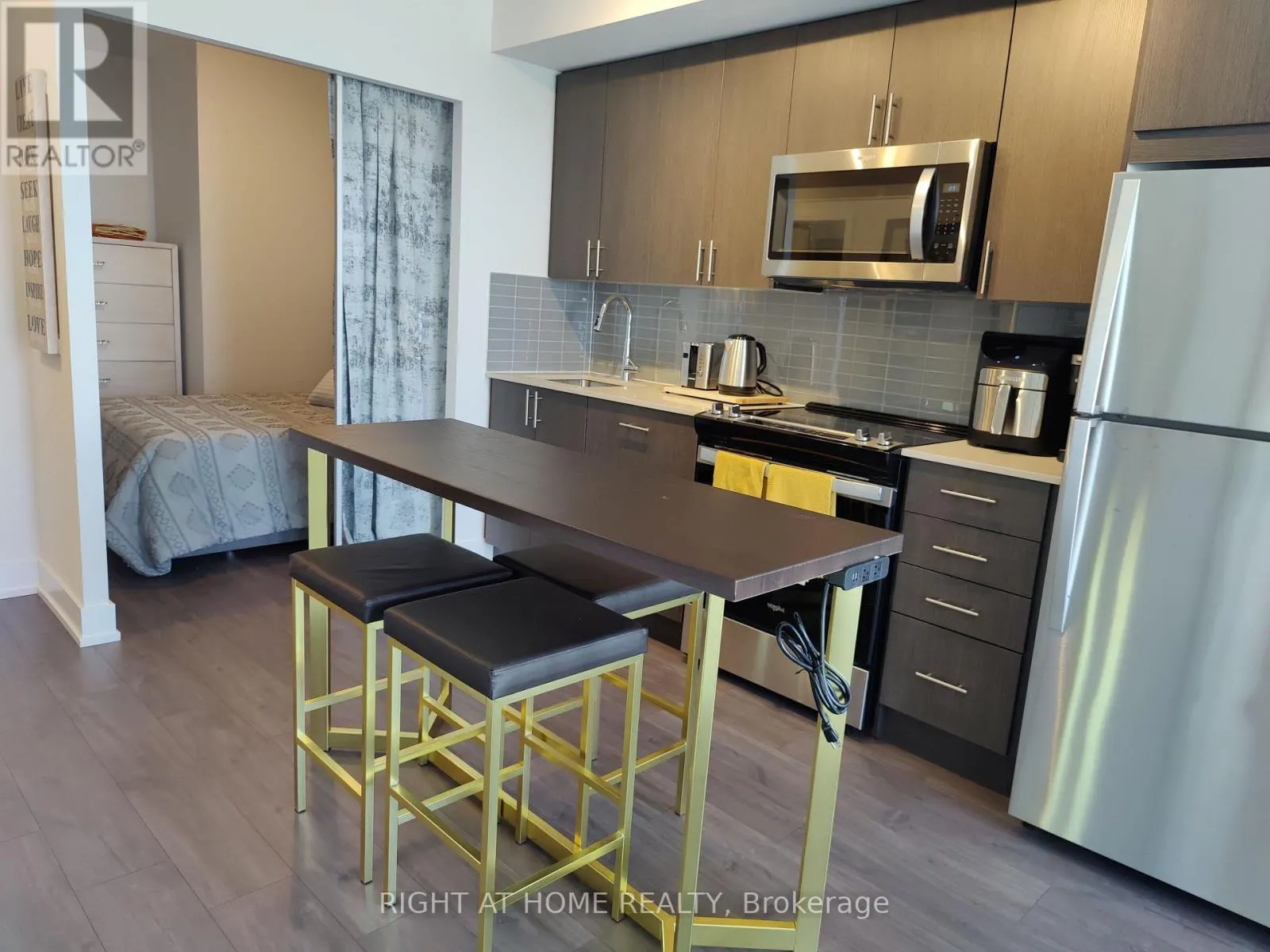 2214 - 2550 SIMCOE STREET N