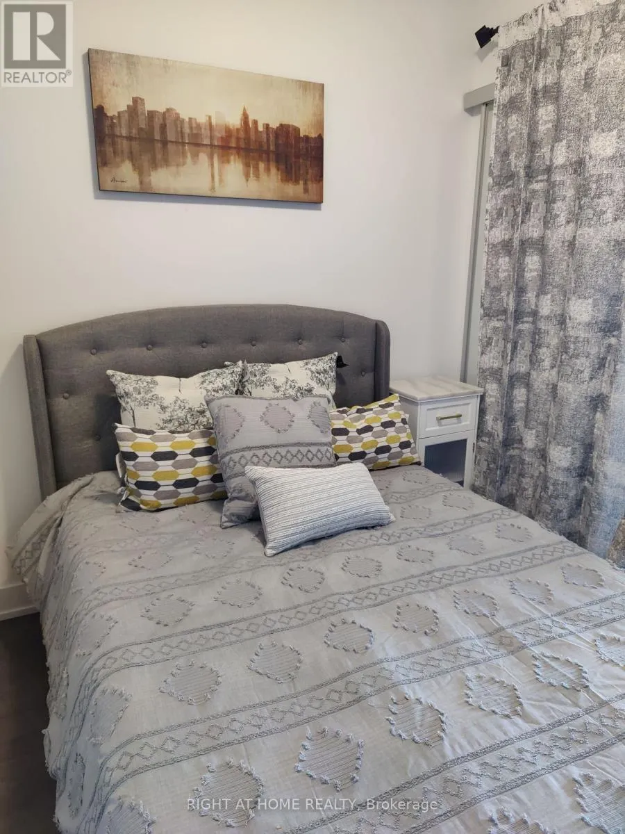 2214 - 2550 SIMCOE STREET N