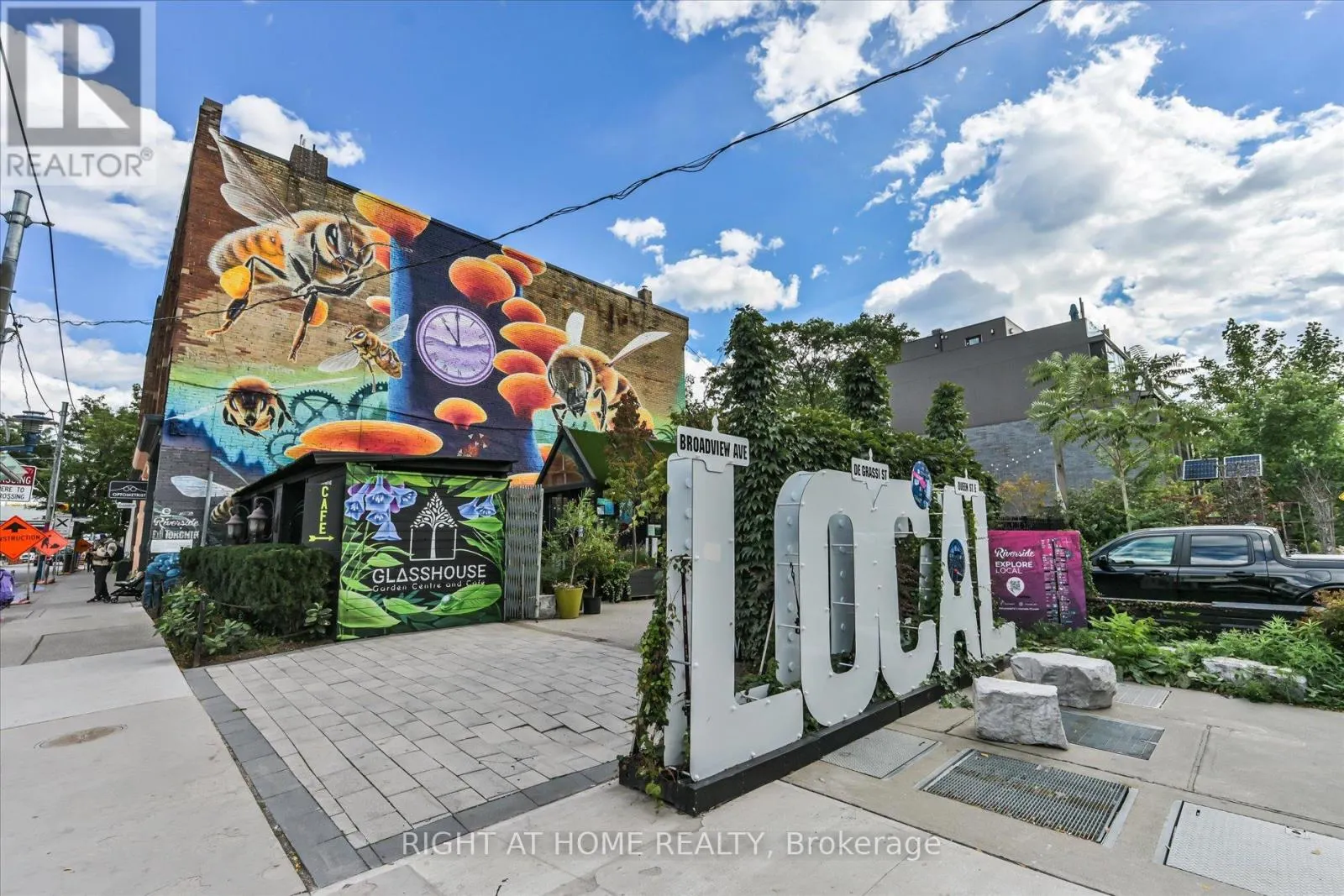 404 - 761 QUEEN STREET E