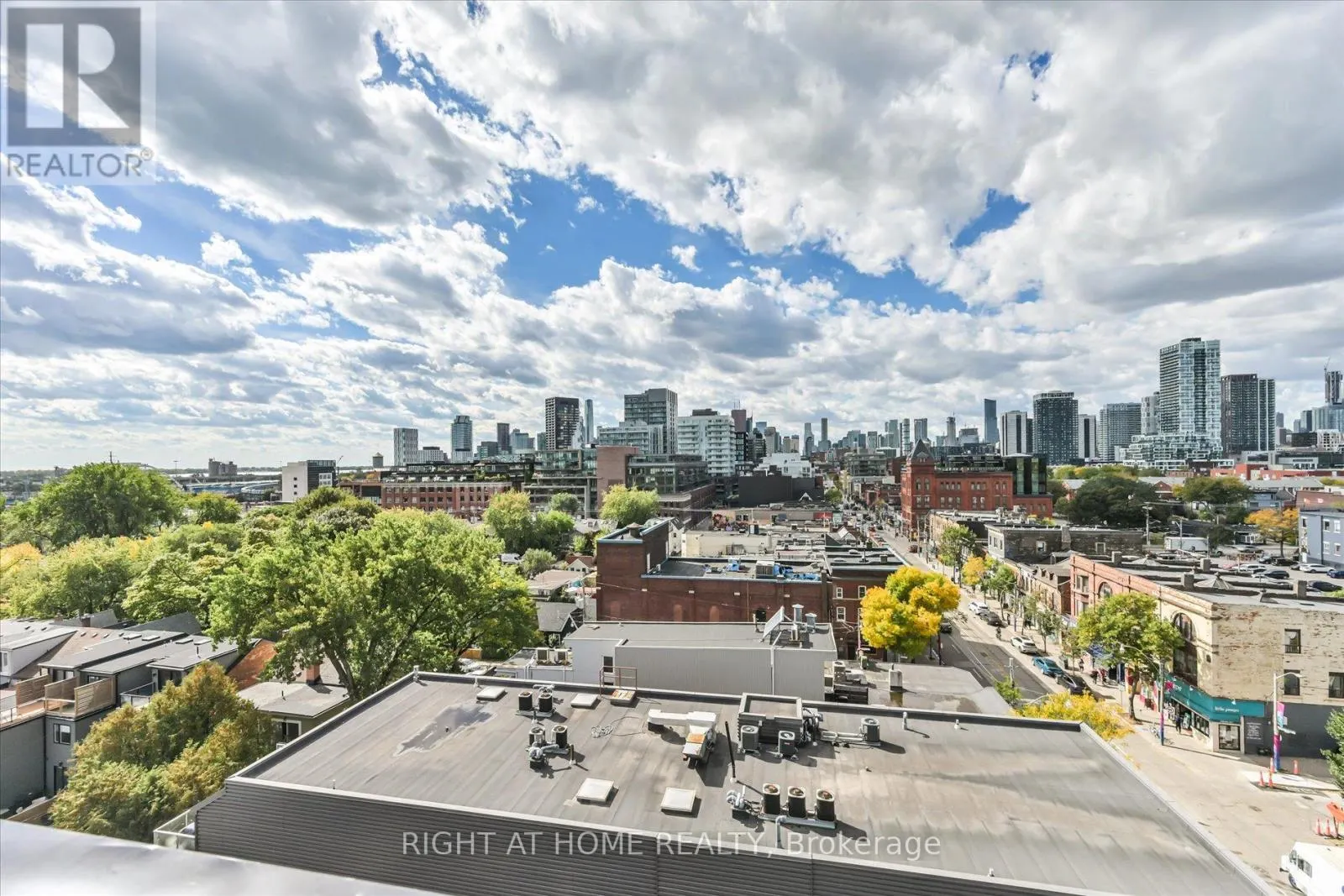 404 - 761 QUEEN STREET E