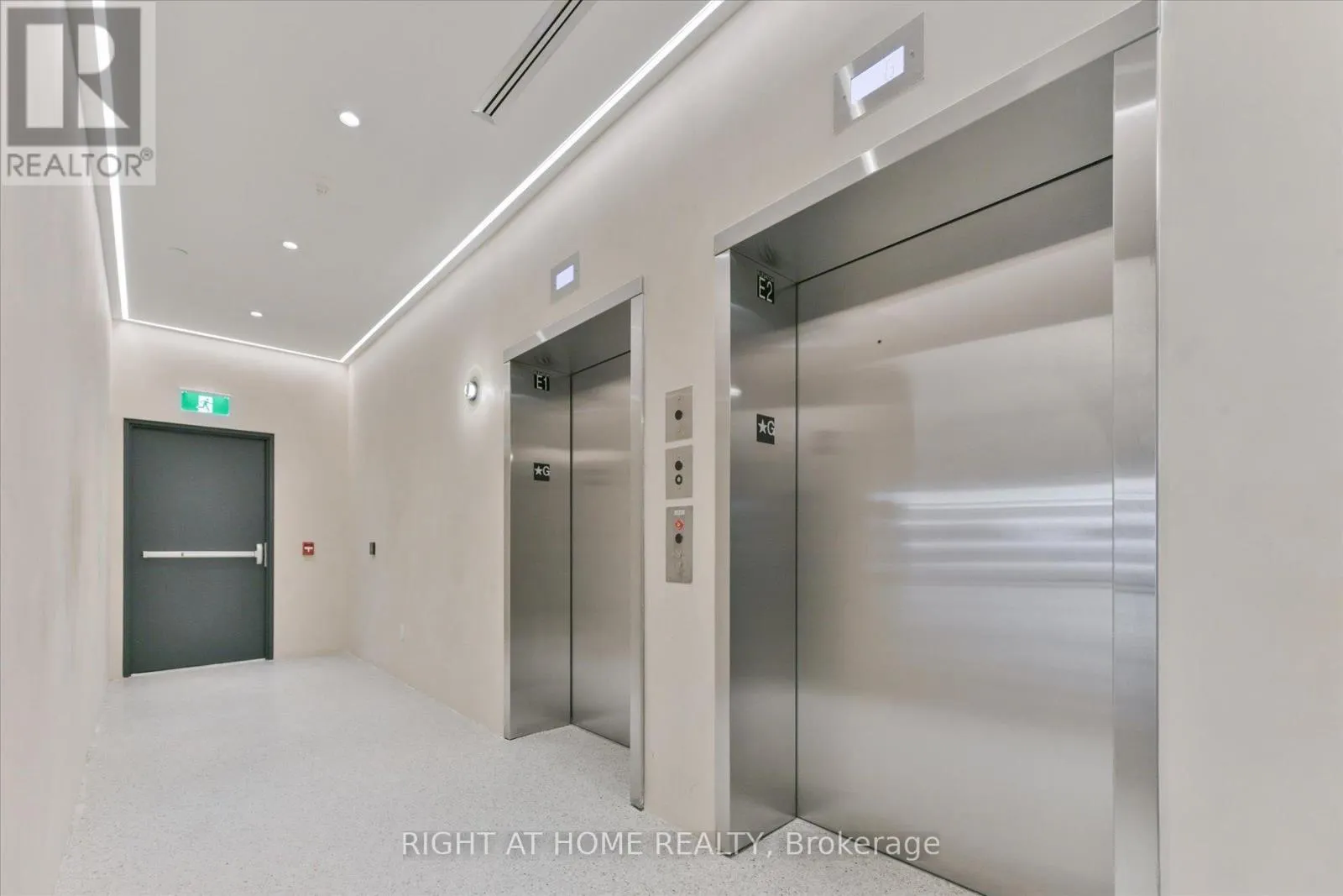 404 - 761 QUEEN STREET E