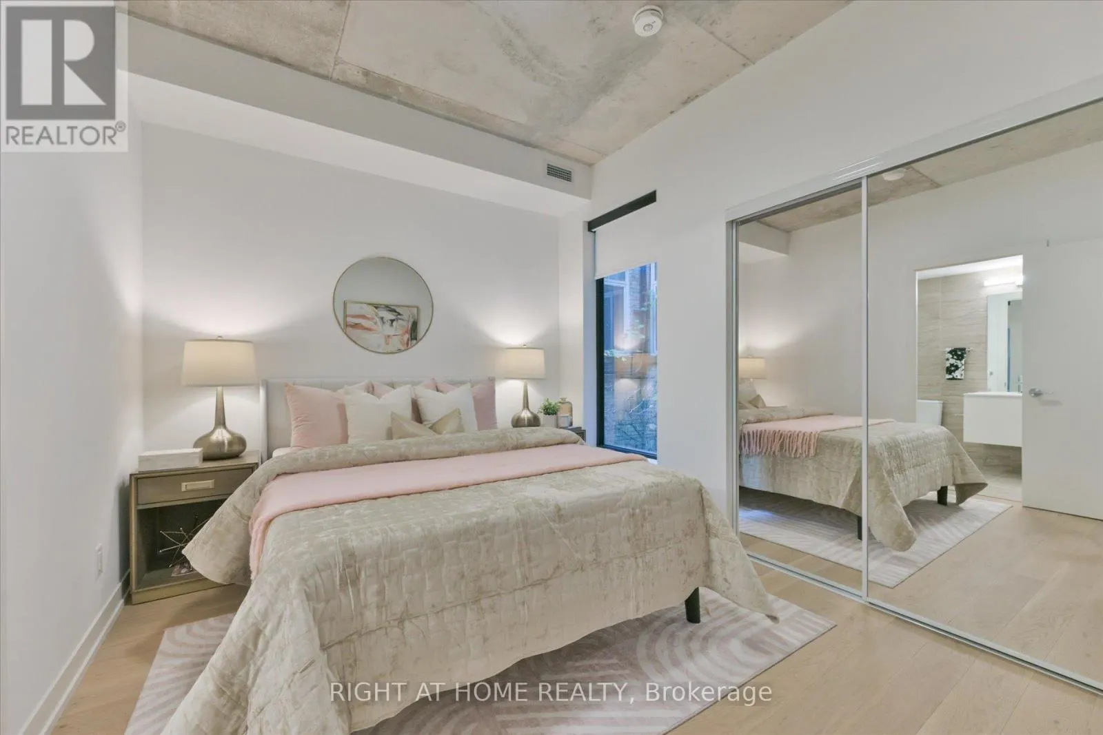 404 - 761 QUEEN STREET E