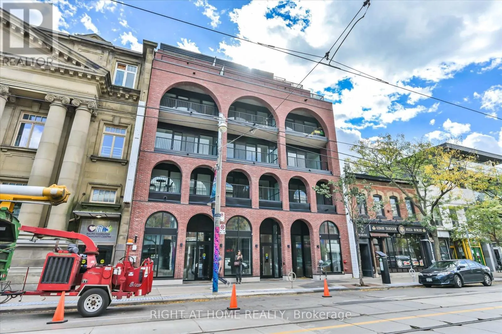 404 - 761 QUEEN STREET E
