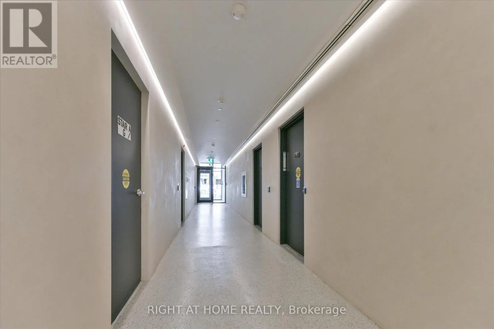 404 - 761 QUEEN STREET E