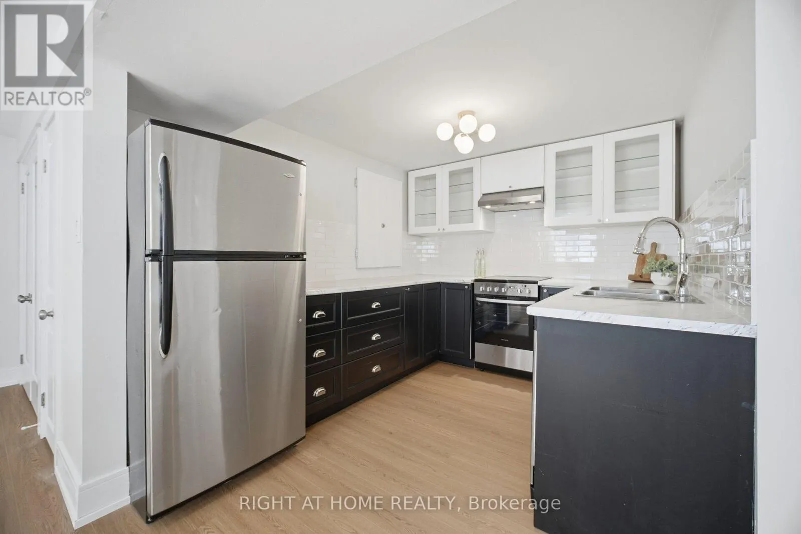 643 PERRY CRESCENT