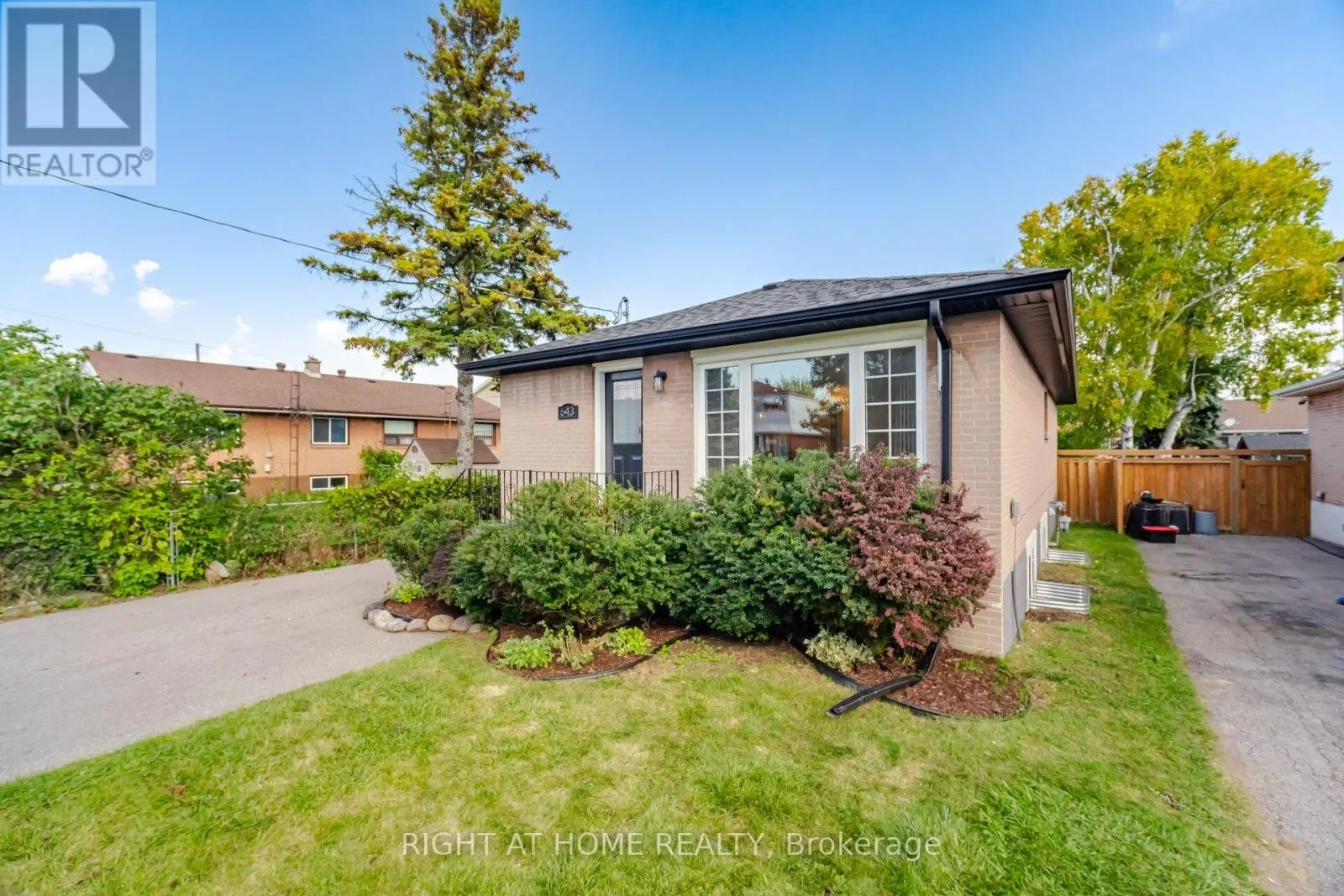 643 PERRY CRESCENT
