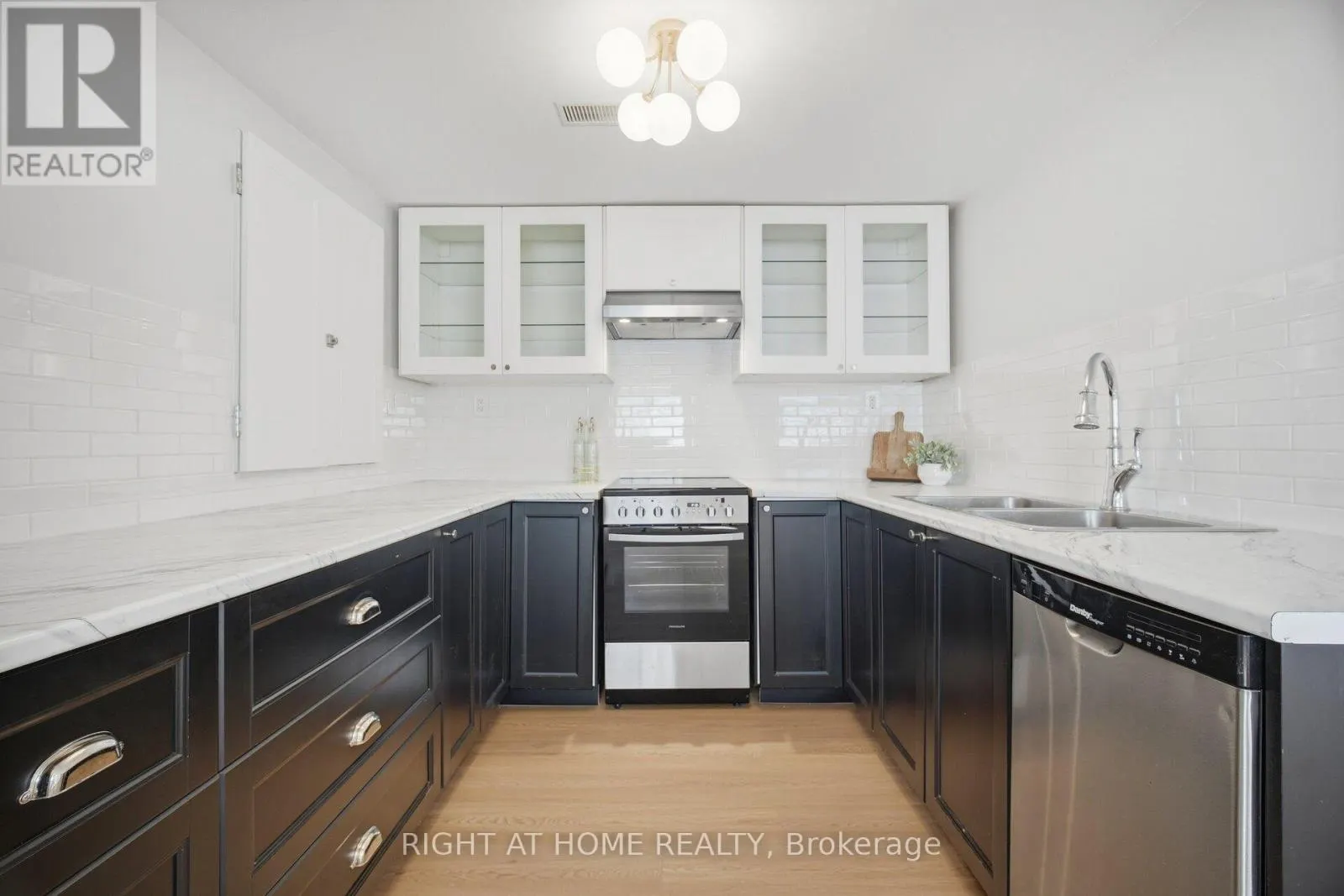 643 PERRY CRESCENT