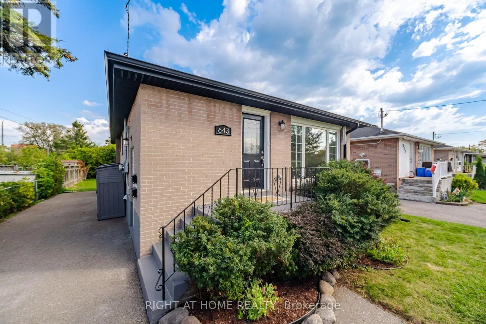 643 PERRY CRESCENT