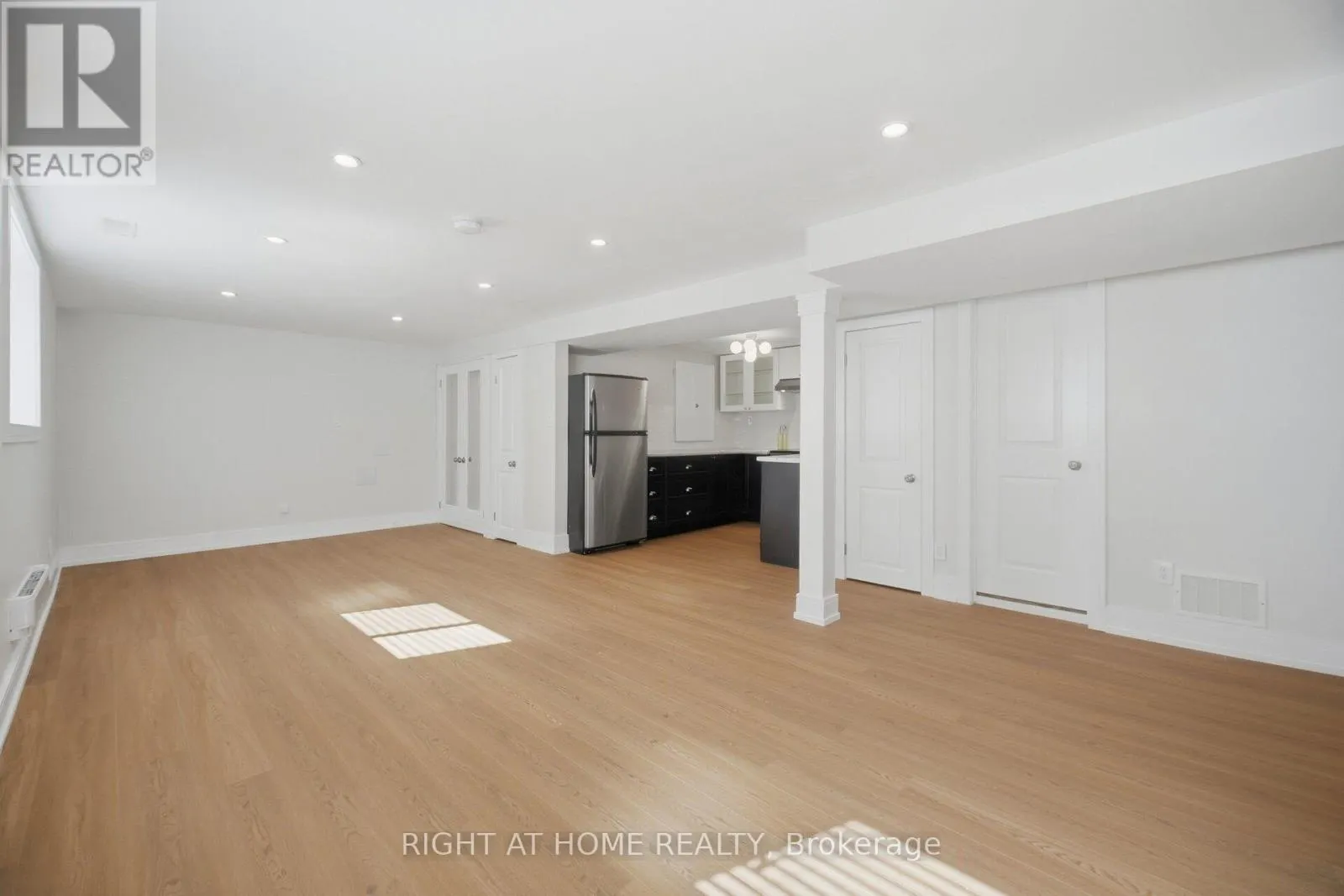643 PERRY CRESCENT