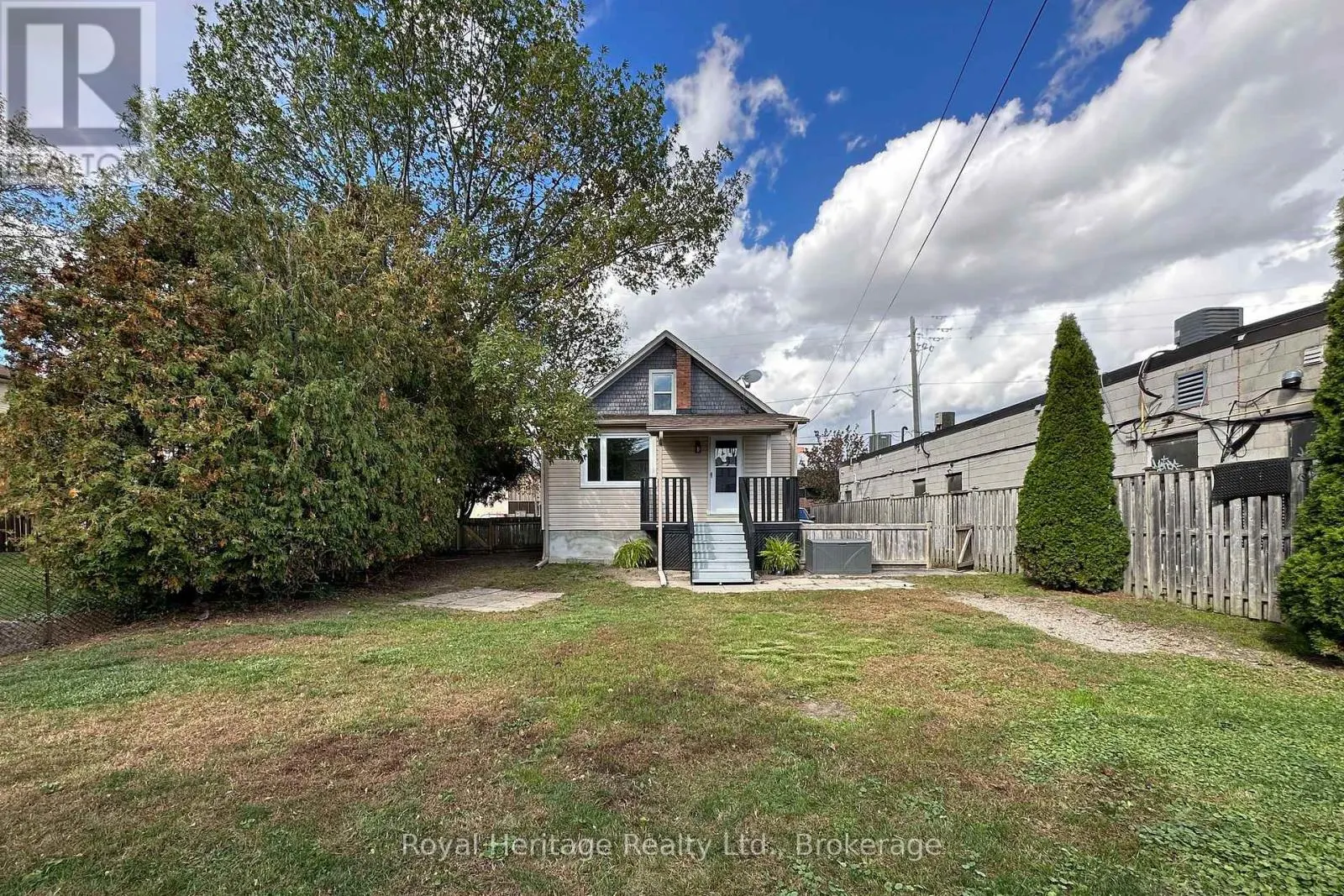 15 RUSSETT AVENUE