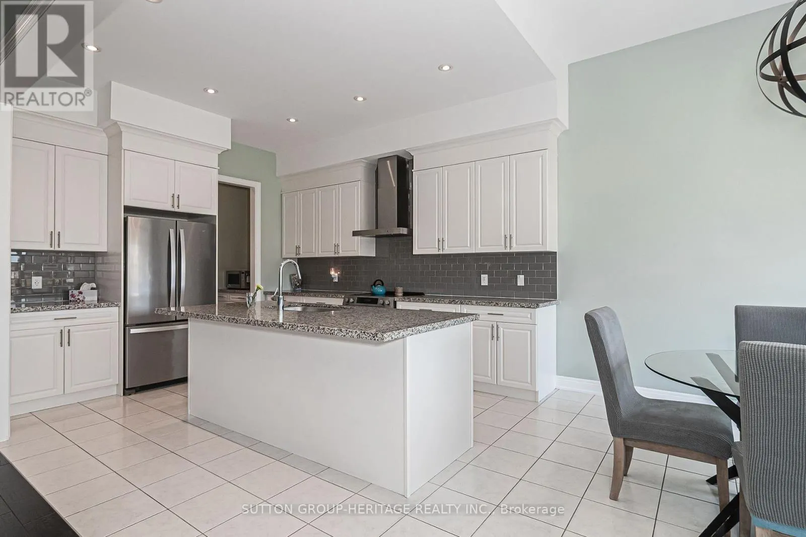 10 BEAVERDAMS DRIVE