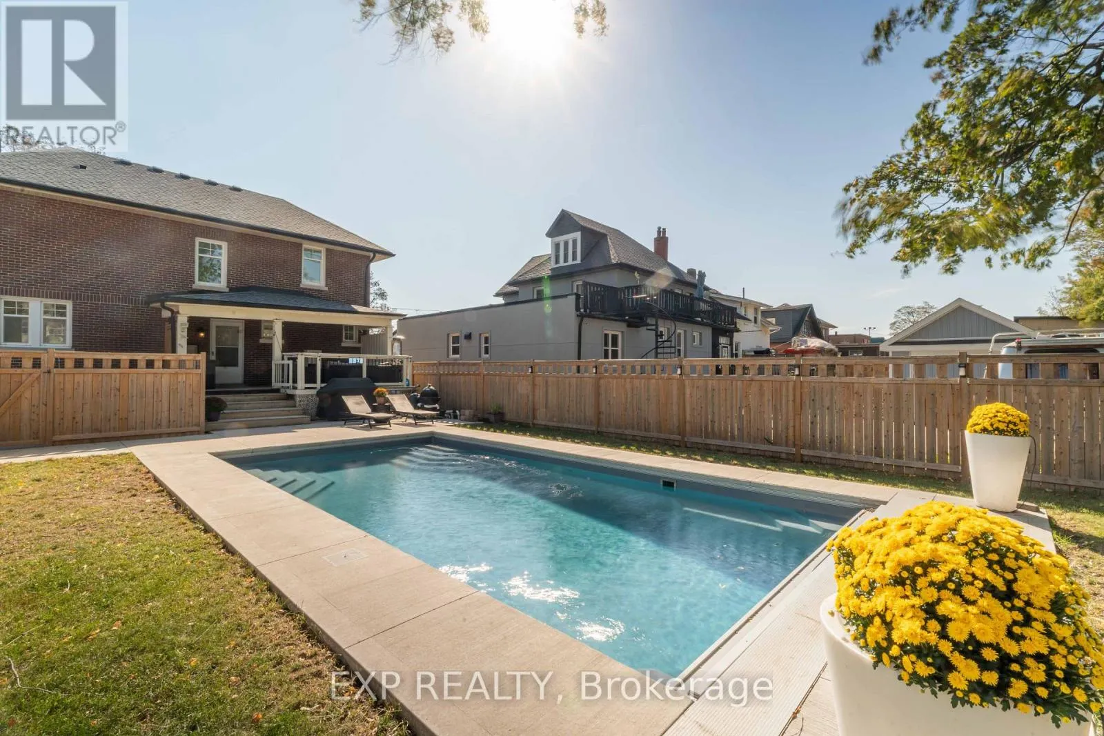 308 KING STREET E