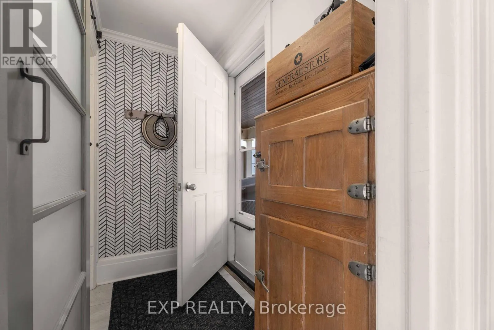 308 KING STREET E