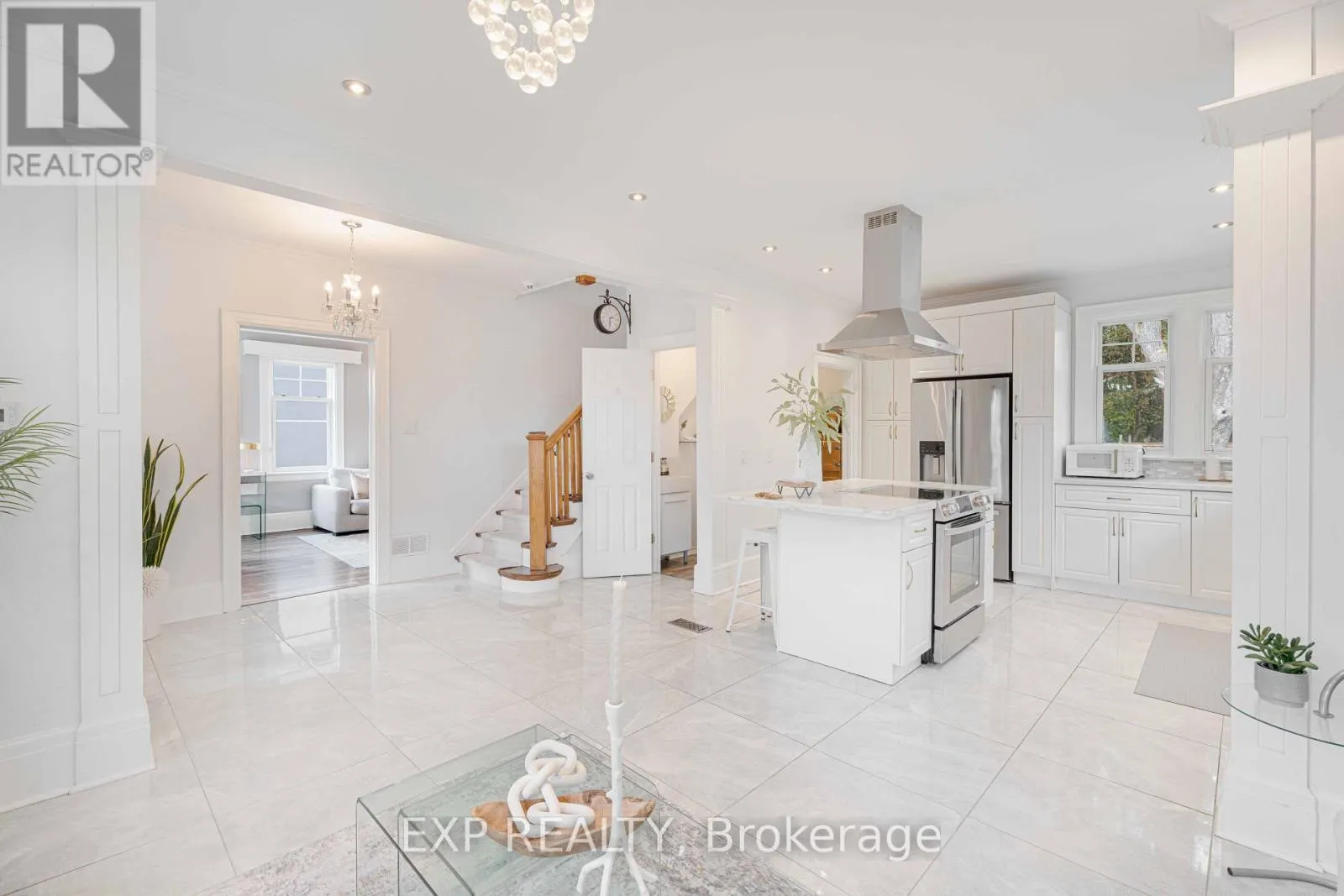 308 KING STREET E
