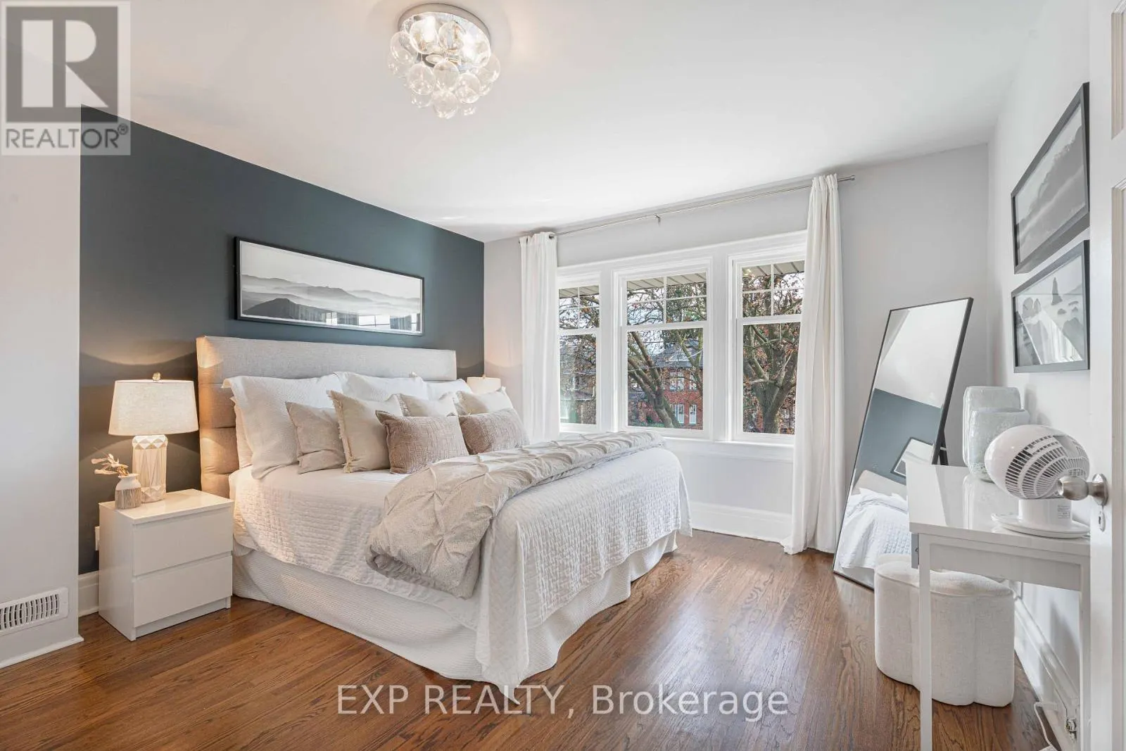 308 KING STREET E