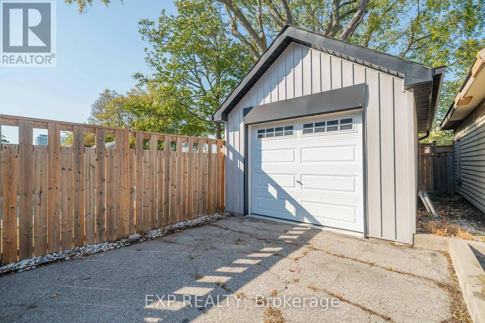 308 KING STREET E