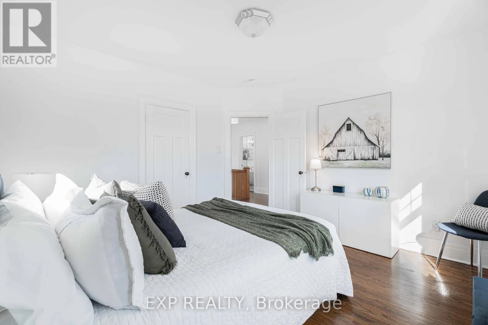 308 KING STREET E