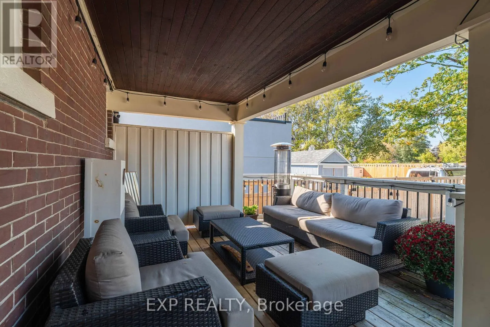 308 KING STREET E