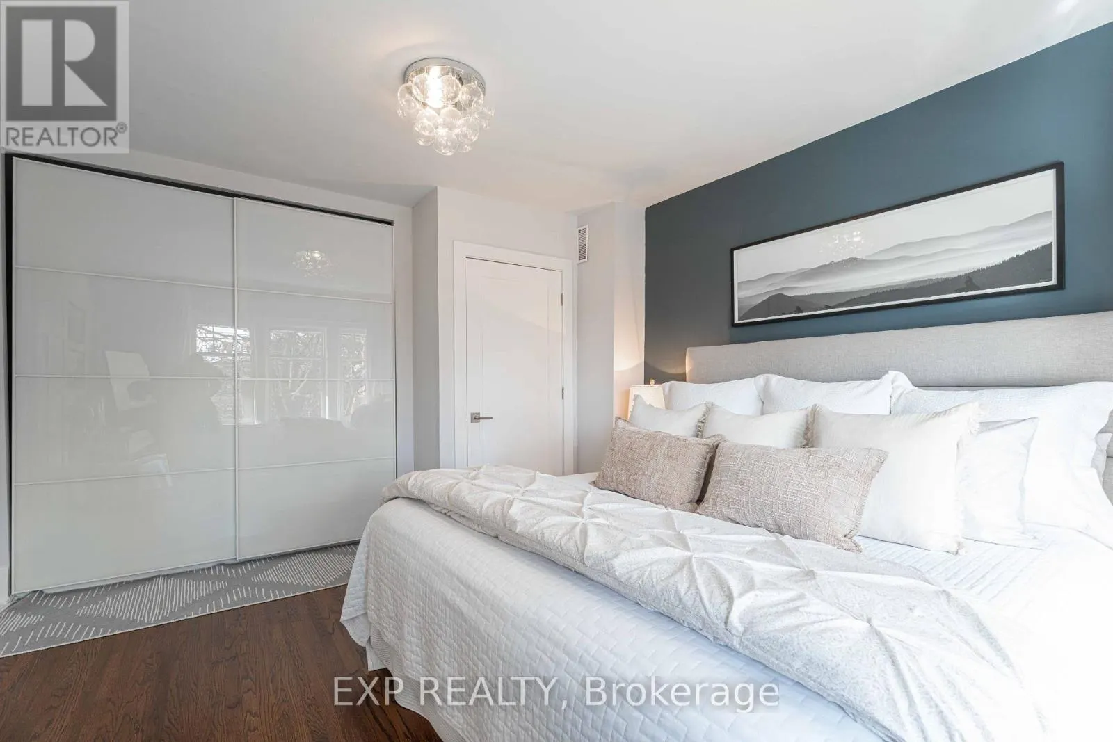308 KING STREET E