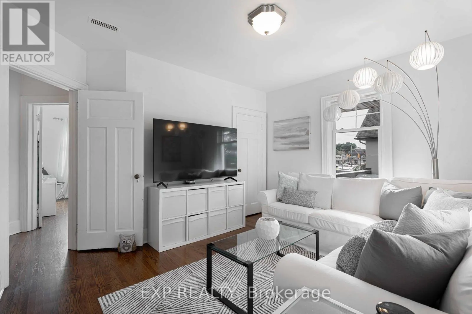 308 KING STREET E