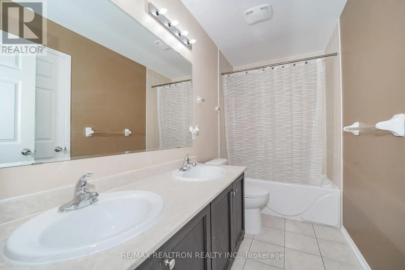 15 BLUNDEN ROAD