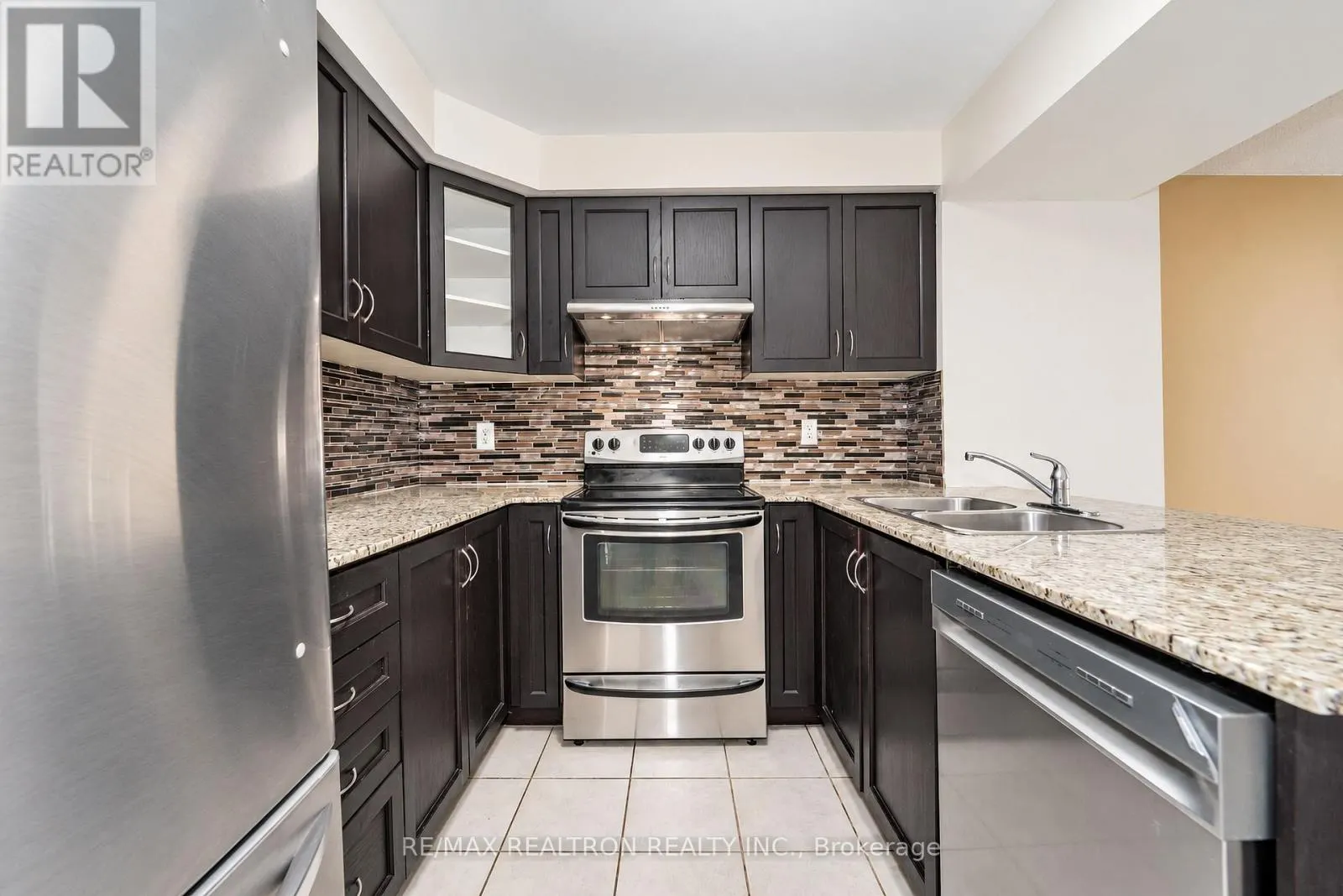 15 BLUNDEN ROAD
