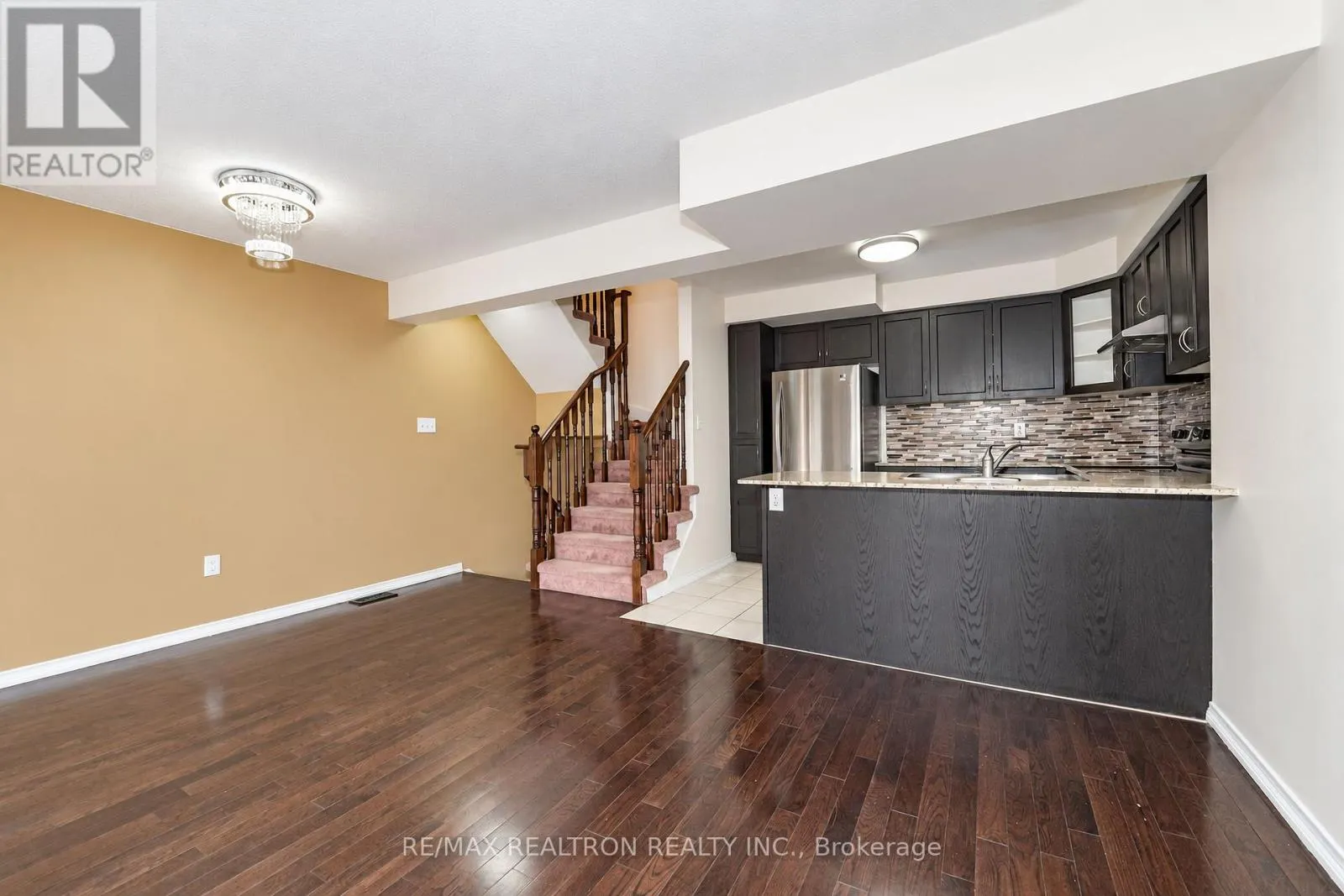 15 BLUNDEN ROAD