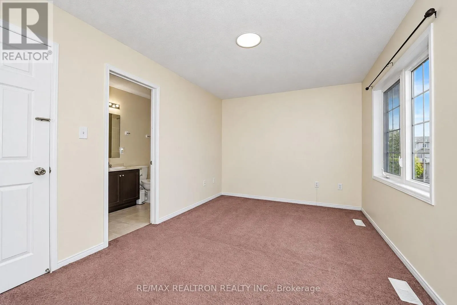 15 BLUNDEN ROAD