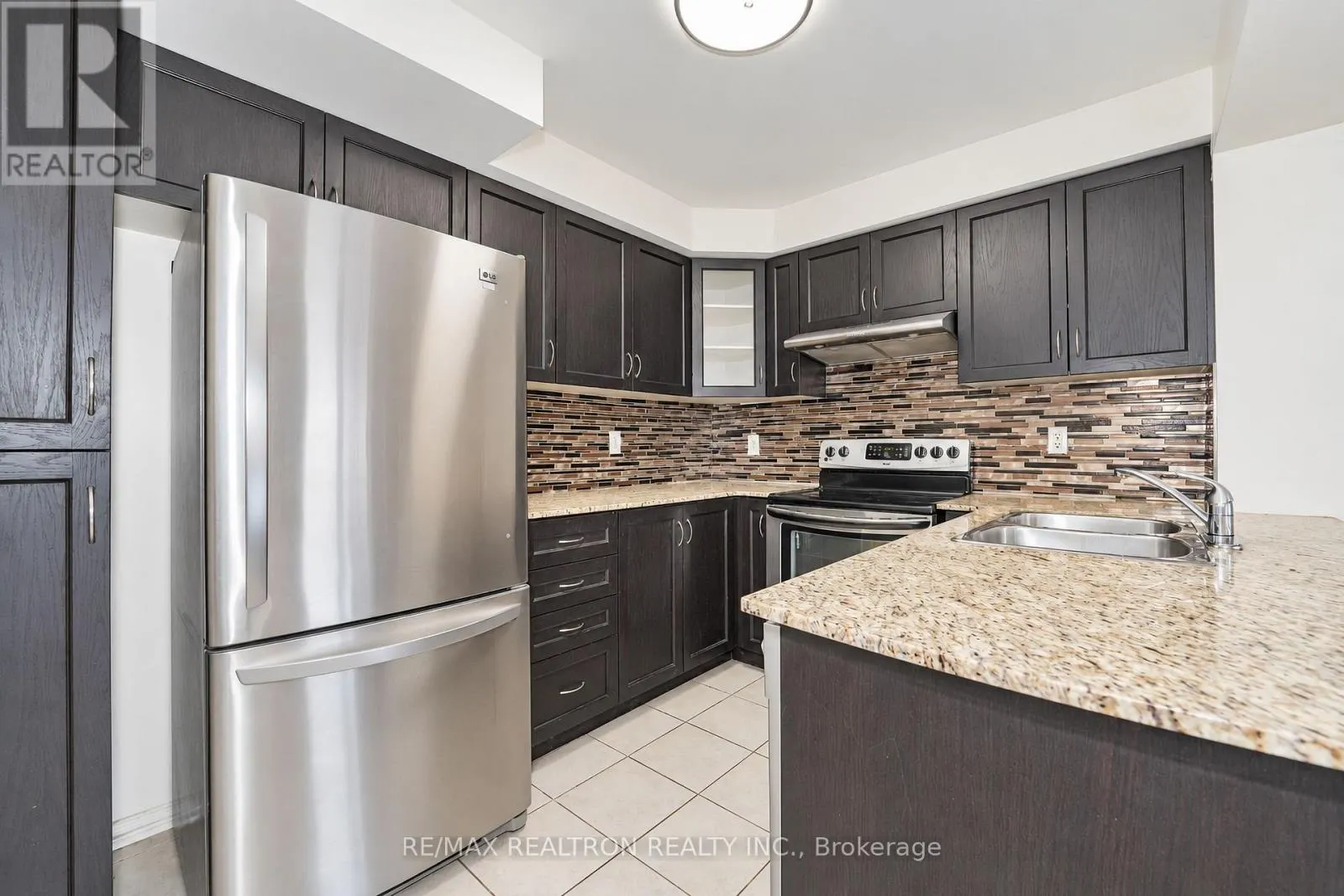 15 BLUNDEN ROAD