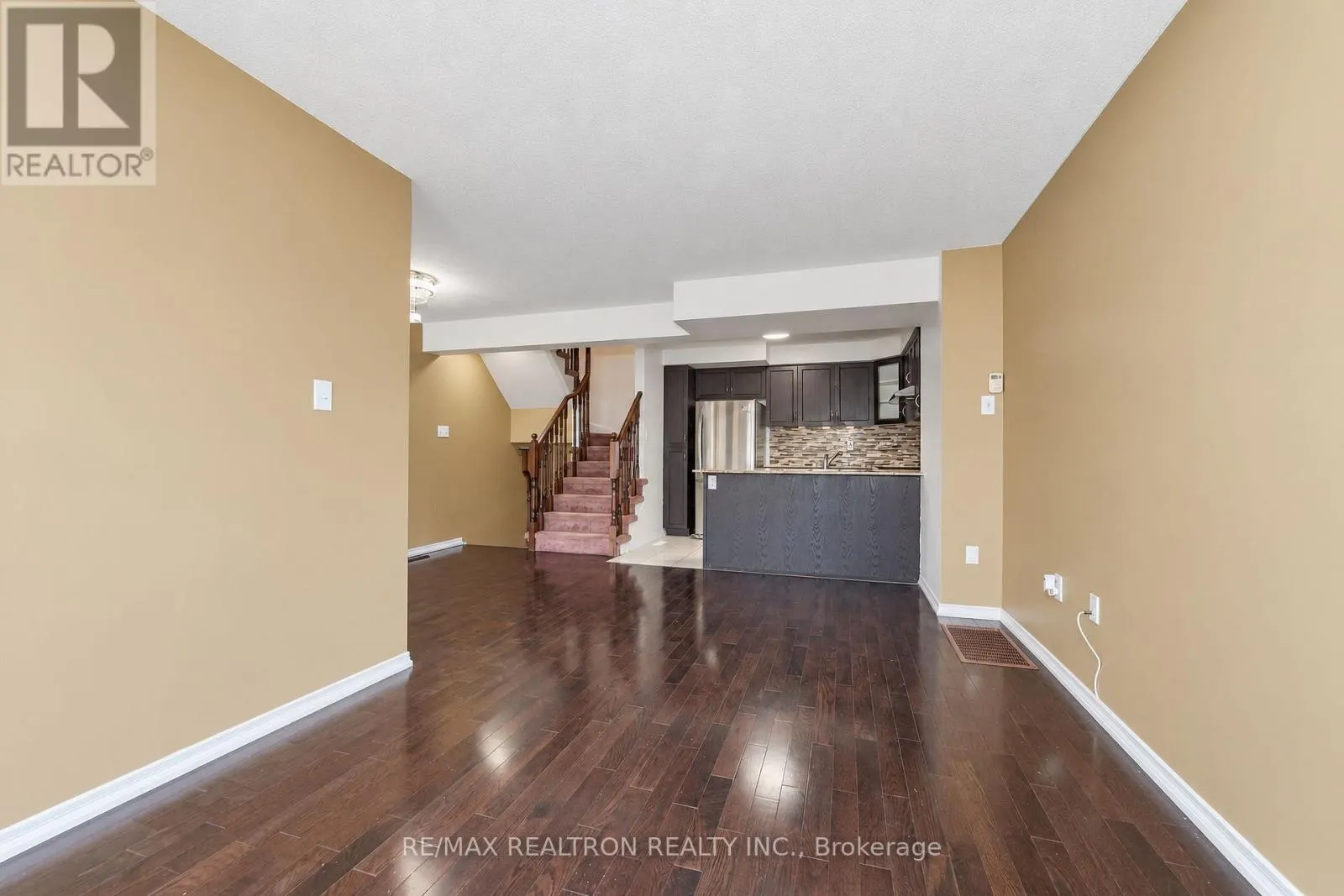 15 BLUNDEN ROAD