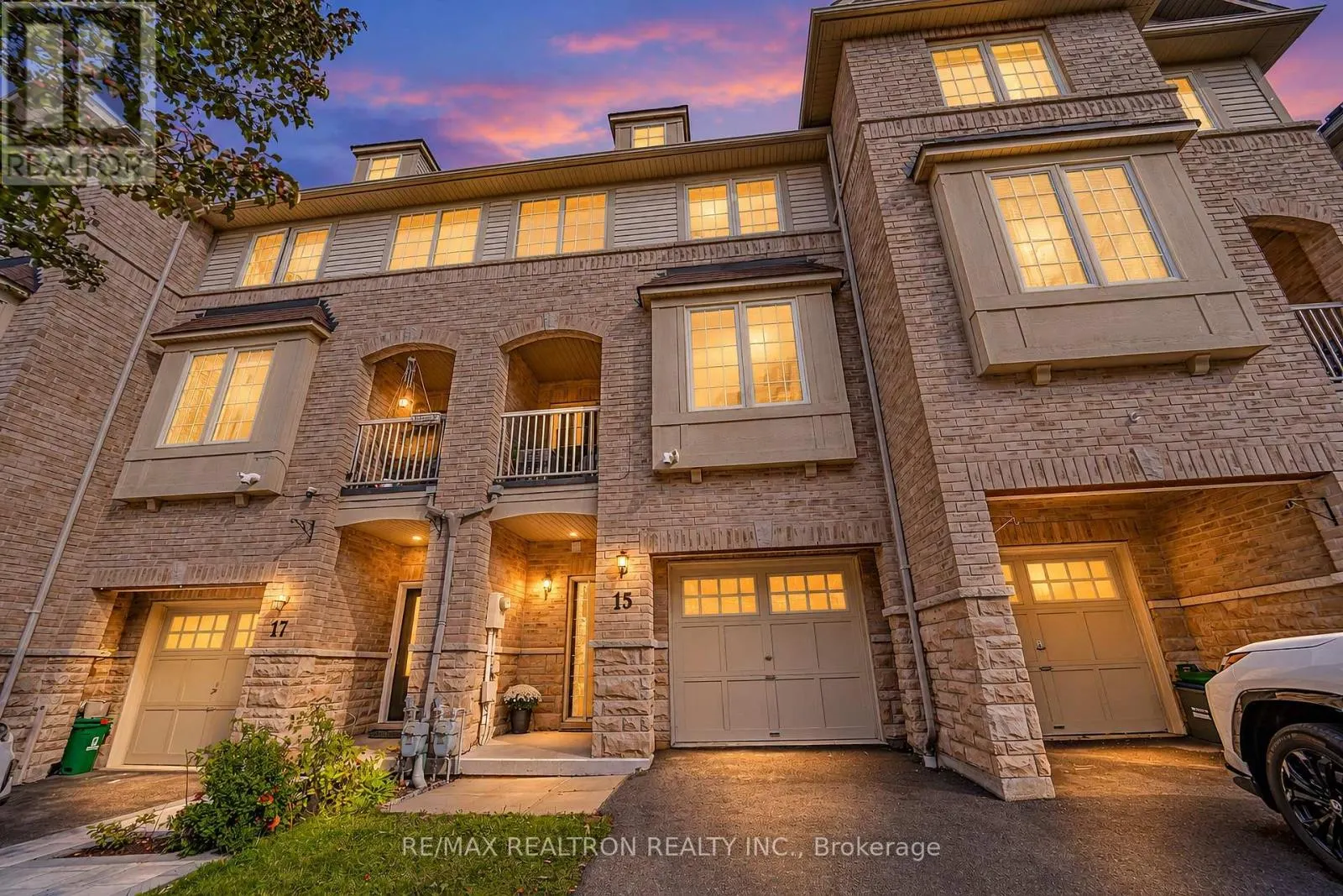 15 BLUNDEN ROAD