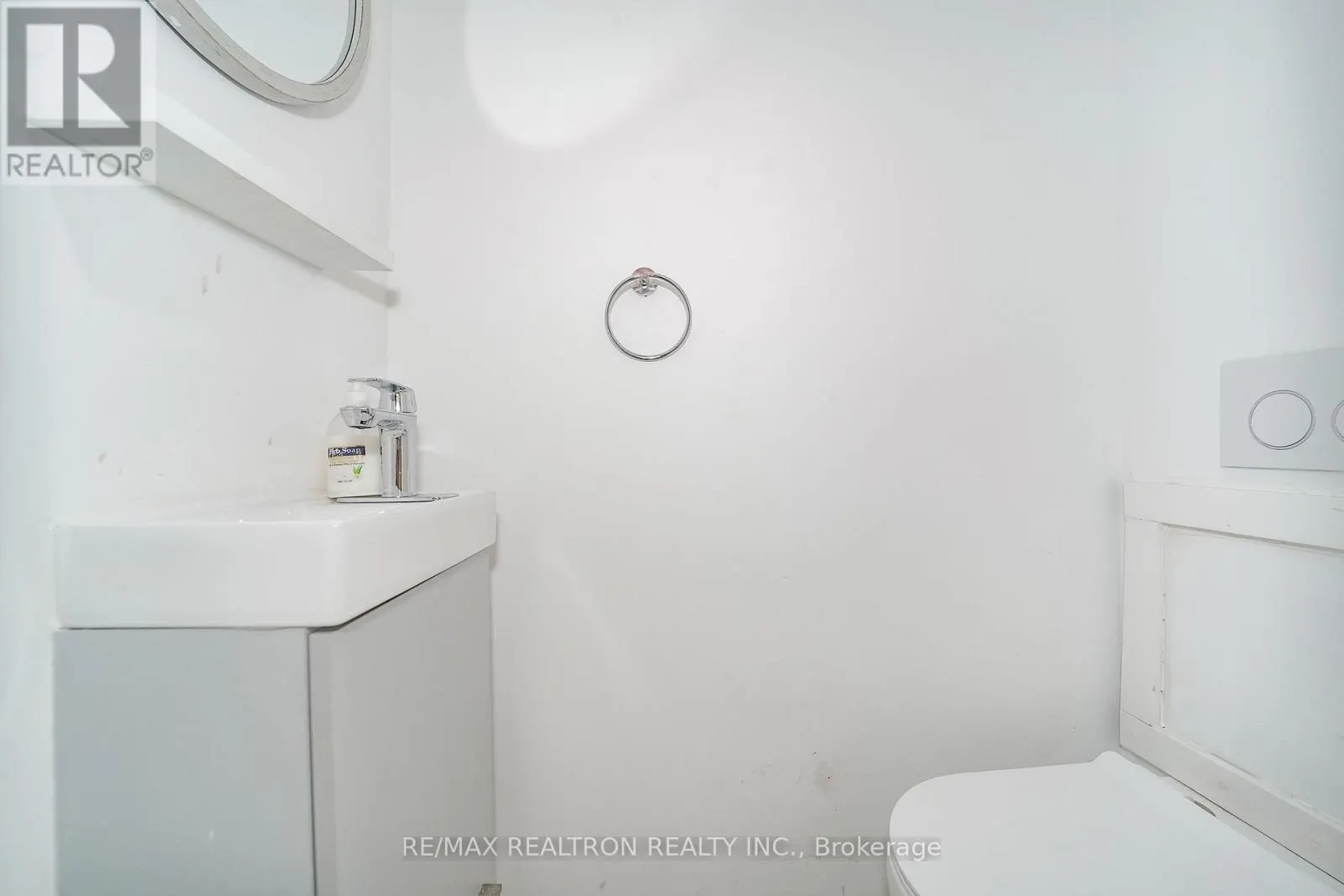 15 BLUNDEN ROAD