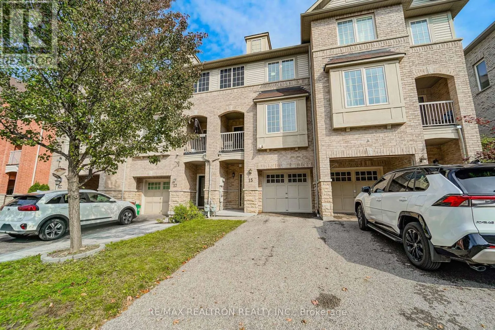 15 BLUNDEN ROAD