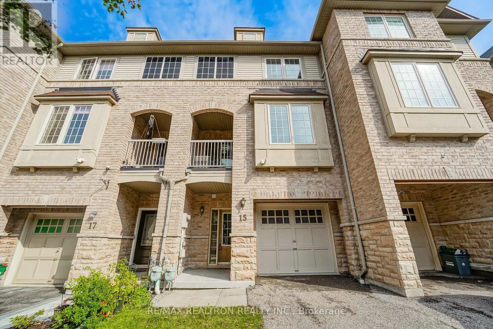 15 BLUNDEN ROAD
