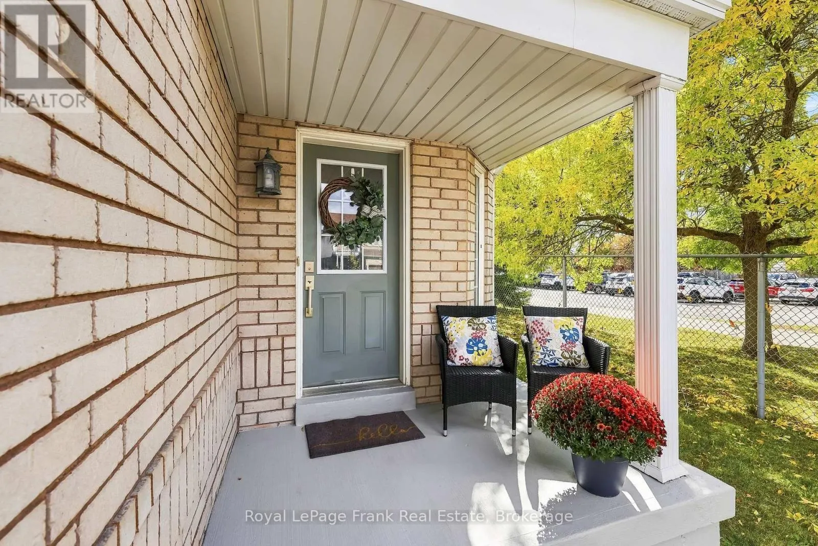 15 SPRUCEWOOD CRESCENT