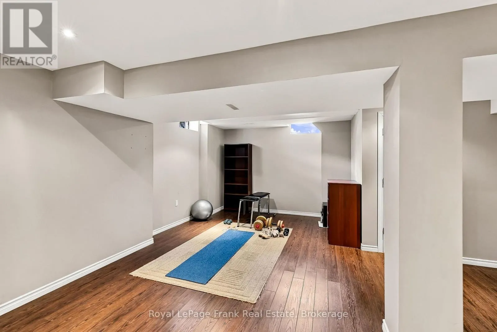 15 SPRUCEWOOD CRESCENT