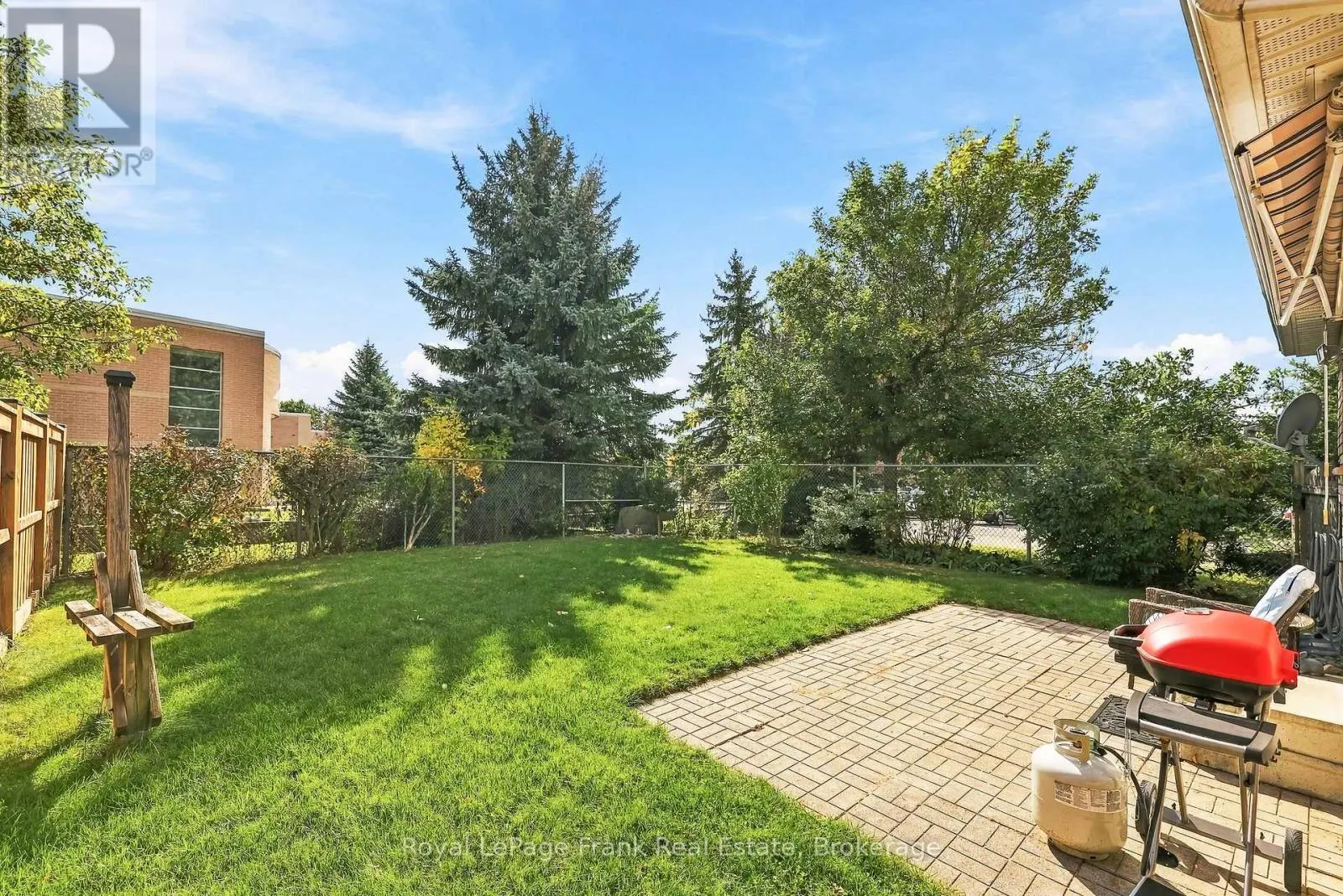 15 SPRUCEWOOD CRESCENT
