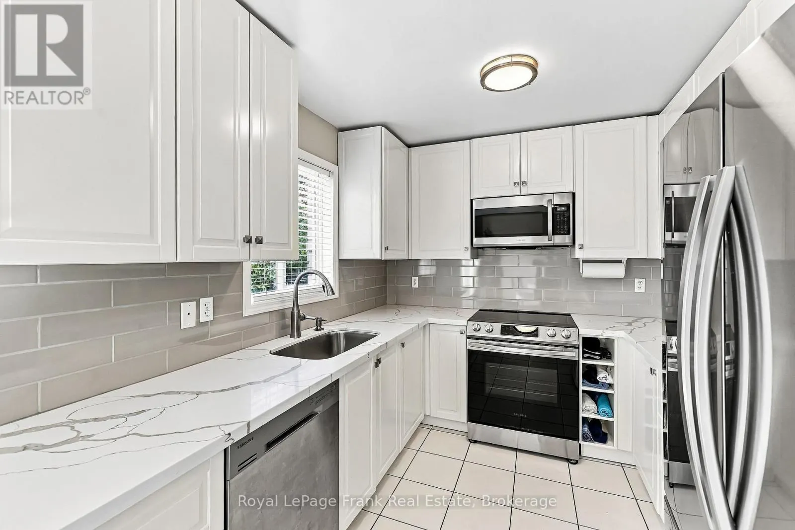 15 SPRUCEWOOD CRESCENT