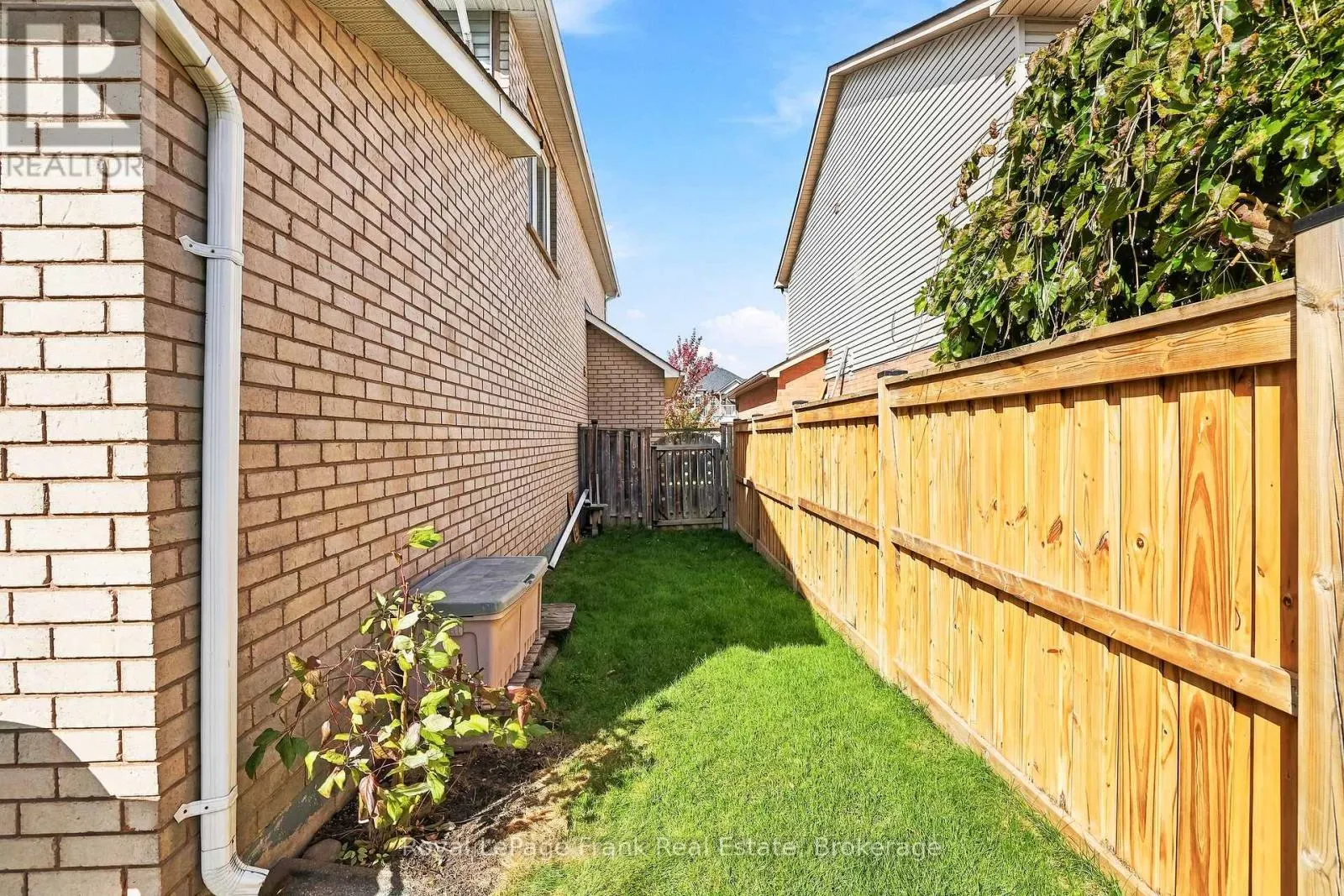 15 SPRUCEWOOD CRESCENT