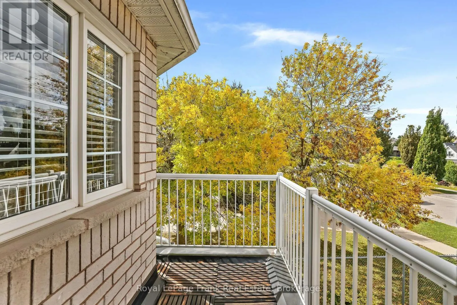 15 SPRUCEWOOD CRESCENT