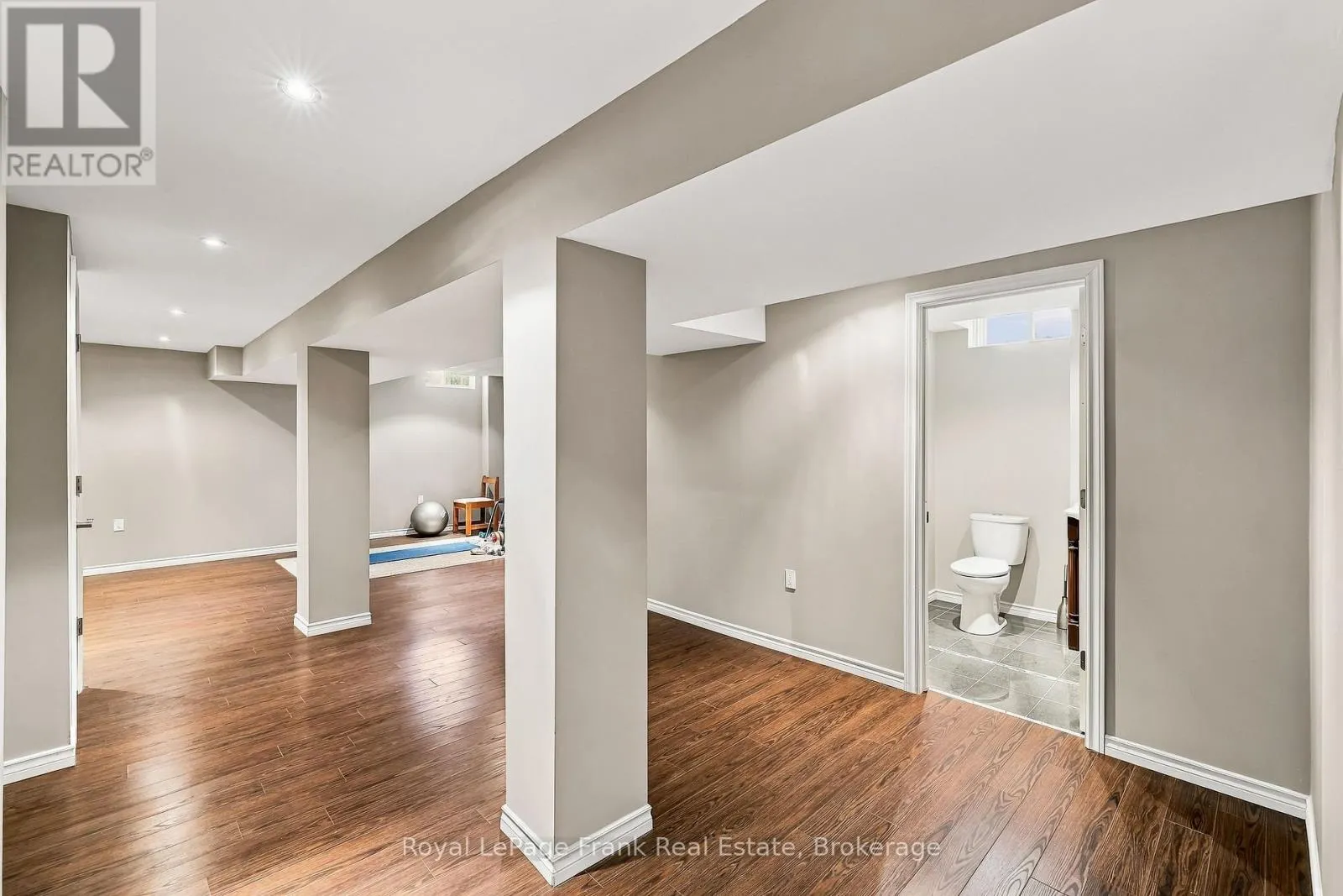 15 SPRUCEWOOD CRESCENT